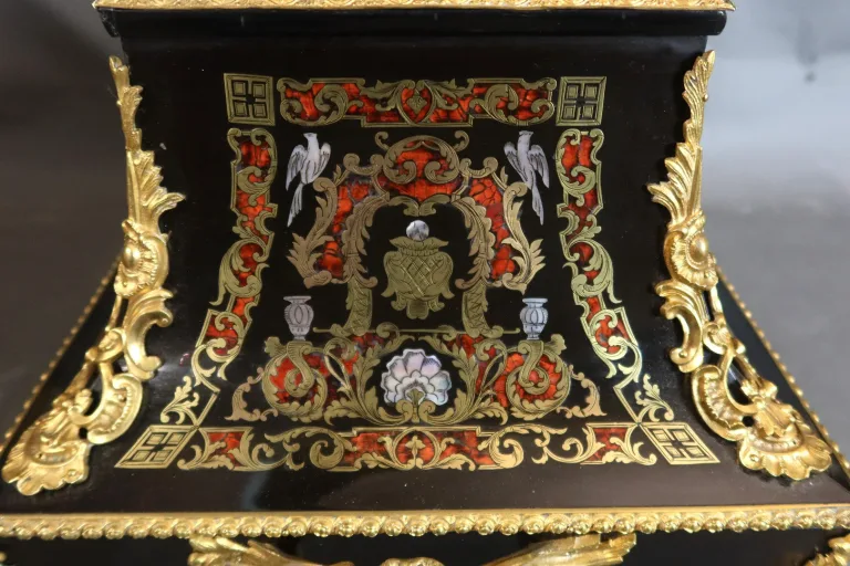 Cave à liqueurs style Boulle signée Tahan à Paris