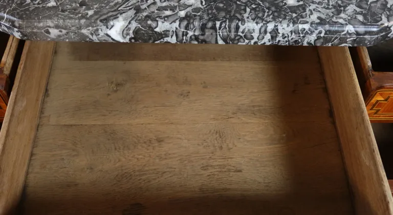 commode XVIII estampillée Bircklé