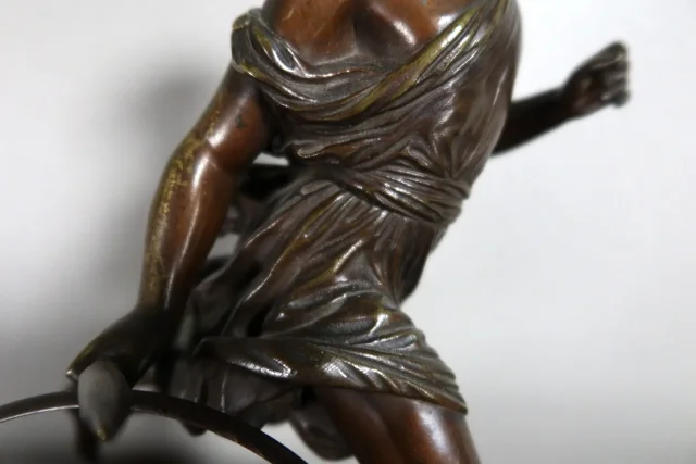 Sujet en bronze "L'enfant au cerceau" signé