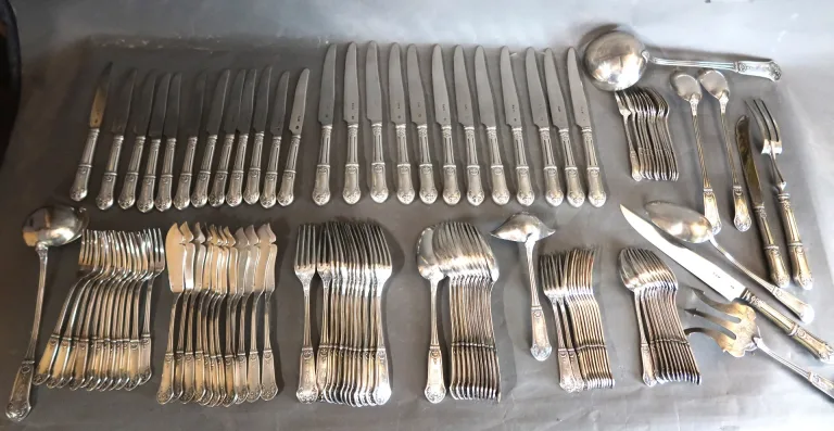 Ménagère en métal argenté 118 pièces