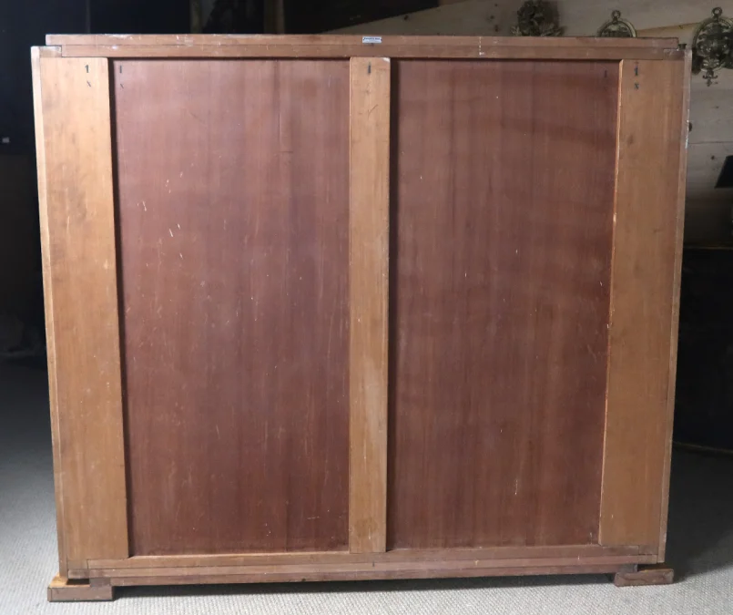 ROGER BAL 设计的 BIRCH WARDROBE
