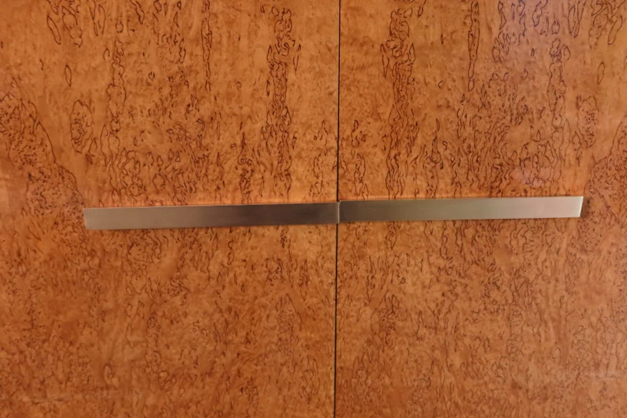 ROGER BAL 设计的 BIRCH WARDROBE