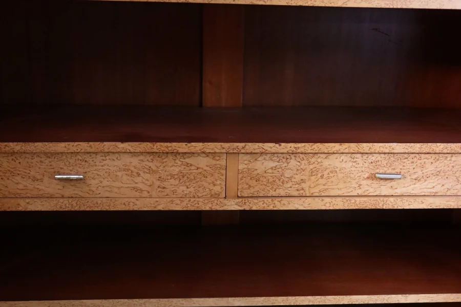 ROGER BAL 设计的 BIRCH WARDROBE