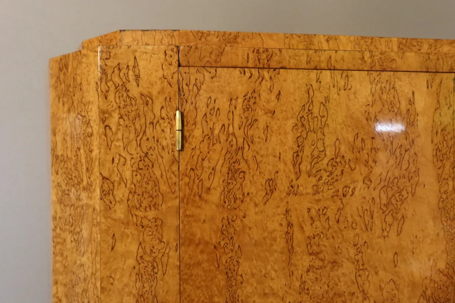 ROGER BAL 设计的 BIRCH WARDROBE