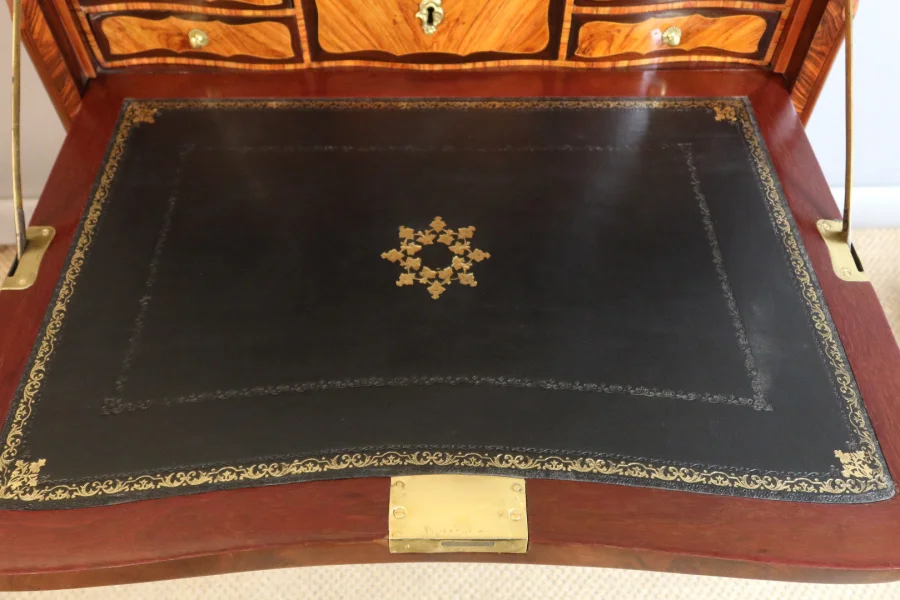 EIGHTEENTH CENTURY SECRETAIRE