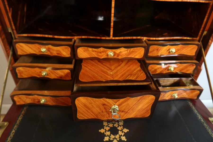 EIGHTEENTH CENTURY SECRETAIRE