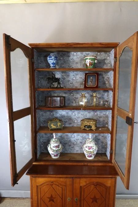 Buffet vitrine en noyer XIXème