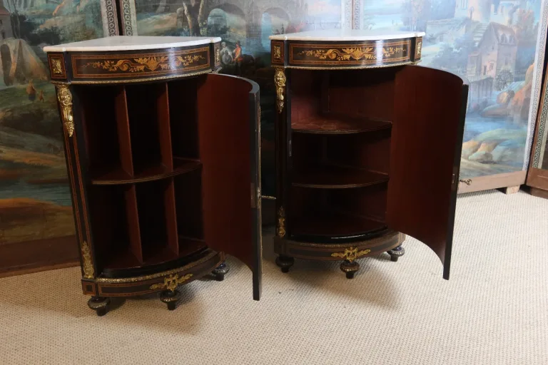 Paire d'encoignures marquetées XIXème