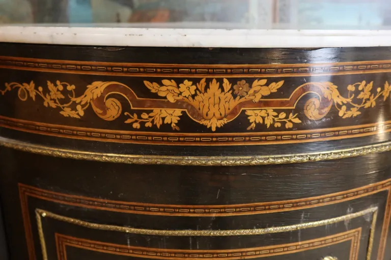 Paire d'encoignures marquetées XIXème