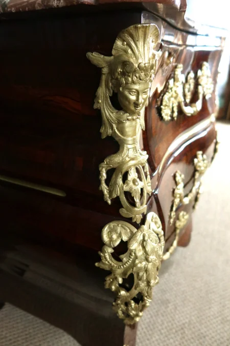 Commode tombeau à la Régence époque XVIIIème