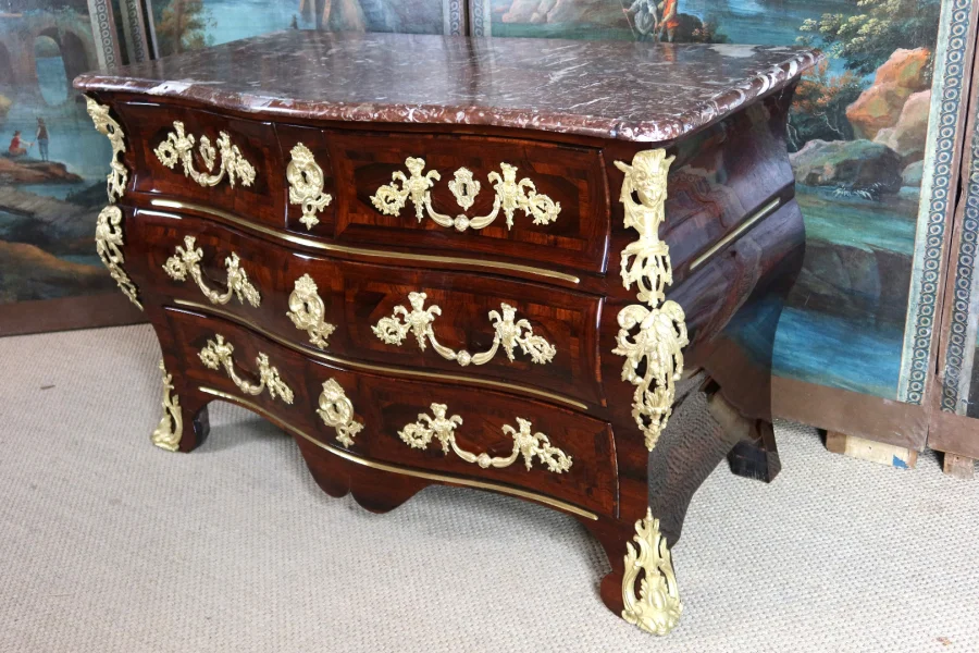 Commode tombeau à la Régence époque XVIIIème
