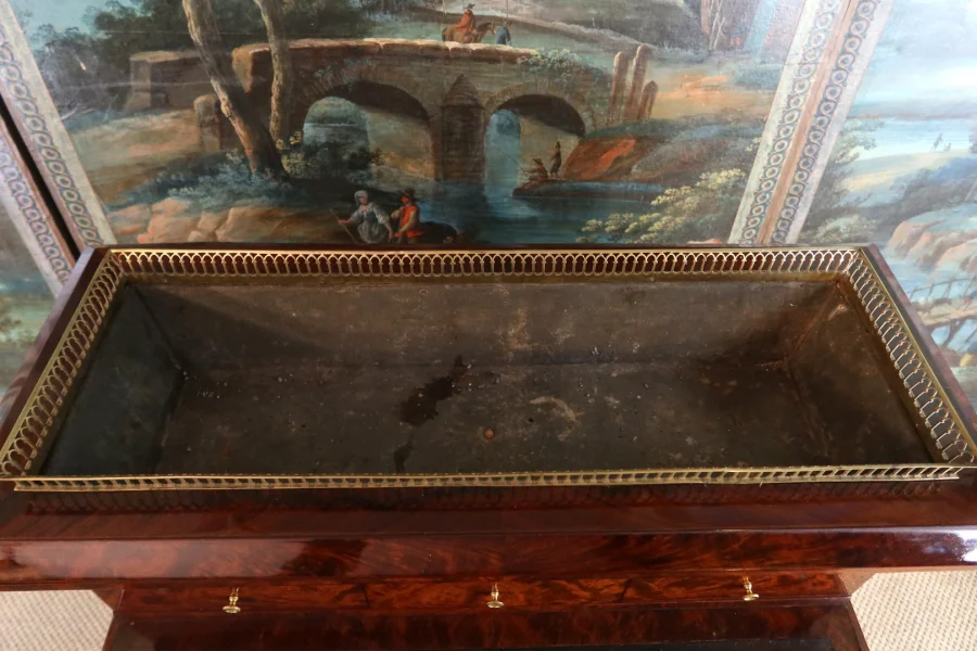 SCHREIBTISCH MIT JARDINIERE