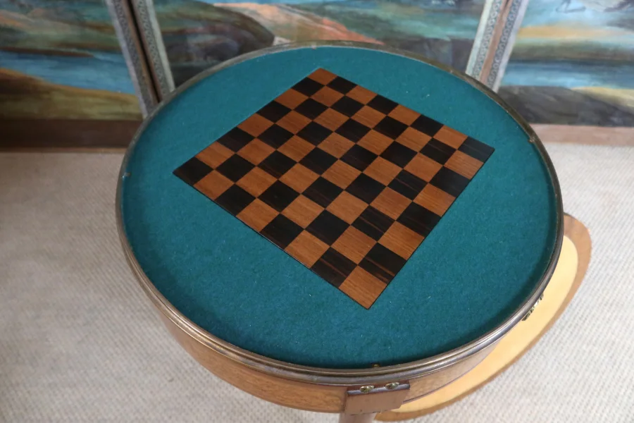 Table à jeux en loupe des années 1940