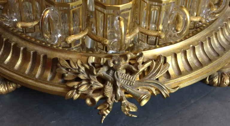 Cave à liqueurs en bronze doré XIXème