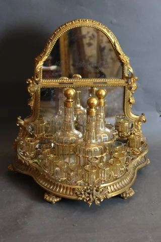Cave à liqueurs en bronze doré XIXème