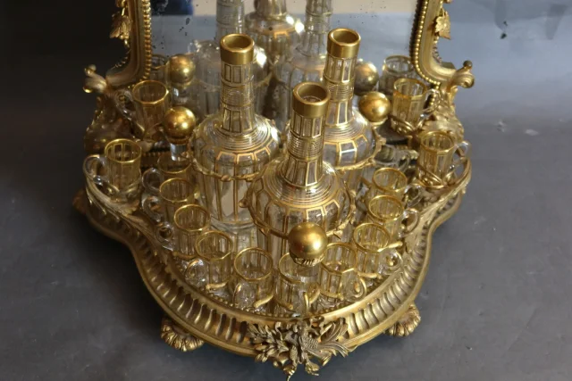 Cave à liqueurs en bronze doré XIXème
