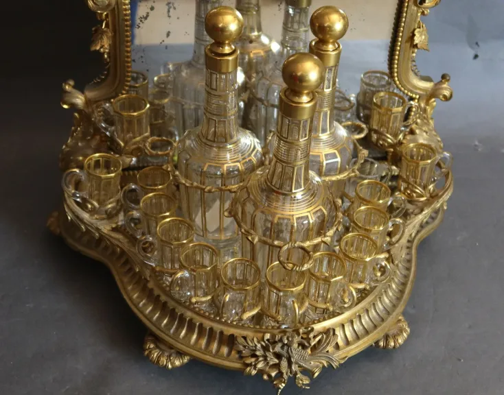 Cave à liqueurs en bronze doré XIXème