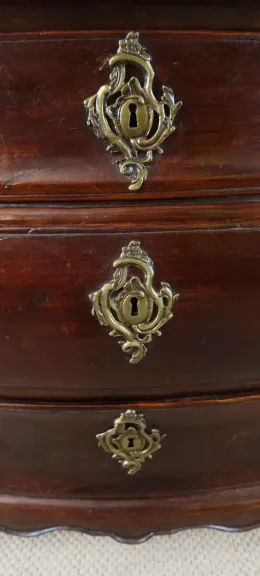 COMMODE XVIII