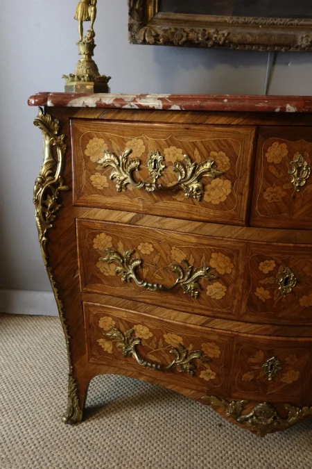 commode Louis XV marqueterie fleurs