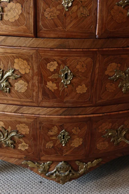 commode Louis XV marqueterie fleurs