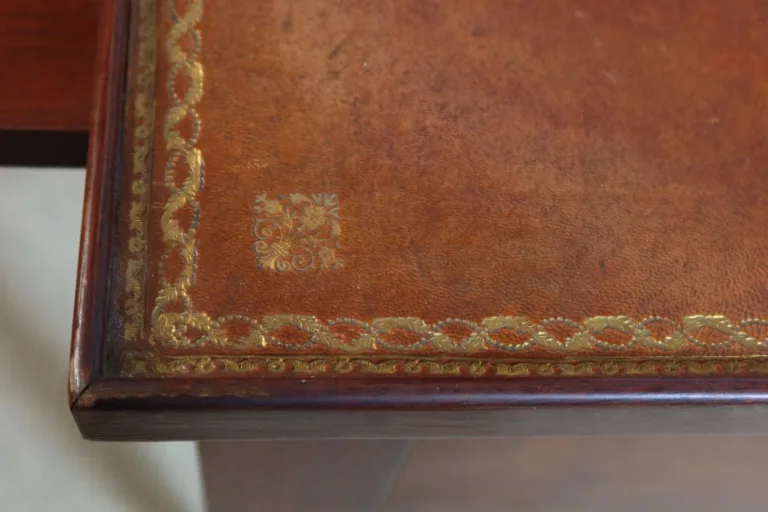 Bureau en acajou XIXème siècle