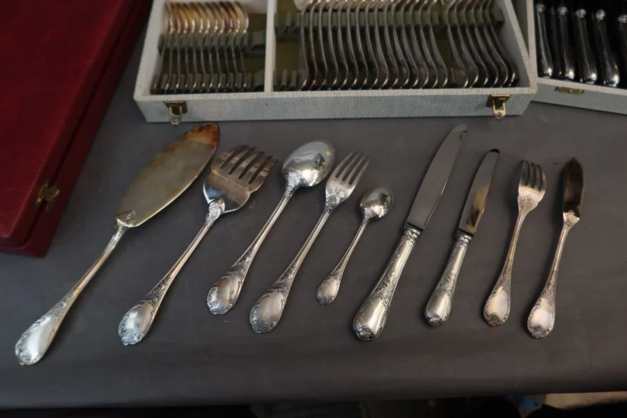 Ménagère Christofle modèle Marly 87 pièces