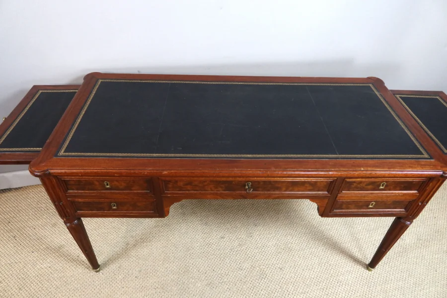 Bureau en acajou Louis XVI époque milieu XIX