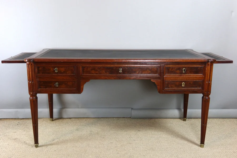 Bureau en acajou Louis XVI époque milieu XIX