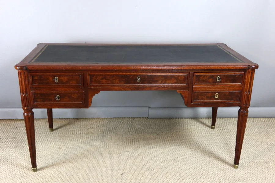 Bureau en acajou Louis XVI époque milieu XIX