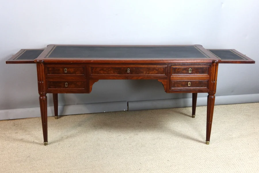 Bureau en acajou Louis XVI époque milieu XIX