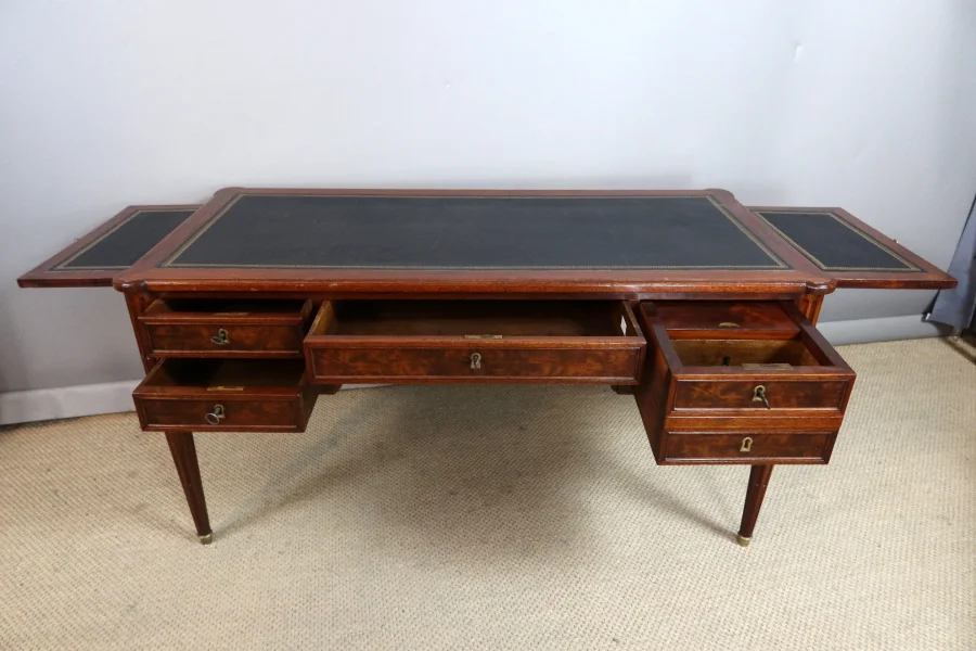 Bureau en acajou Louis XVI époque milieu XIX