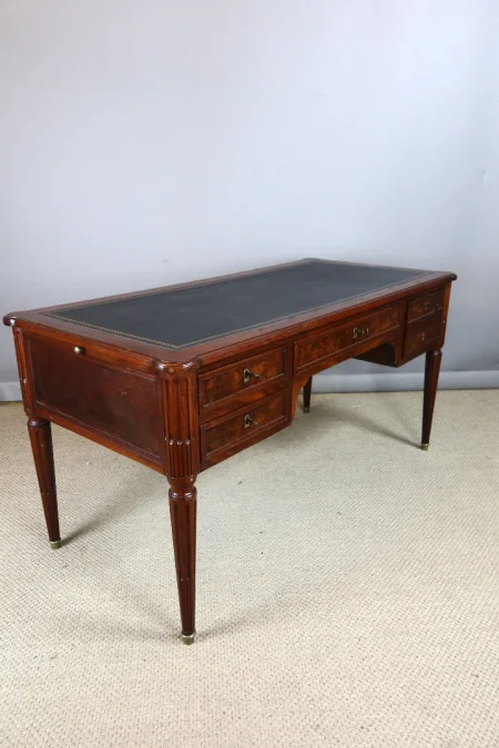 Bureau en acajou Louis XVI époque milieu XIX