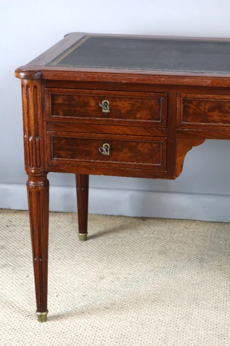 Bureau en acajou Louis XVI époque milieu XIX