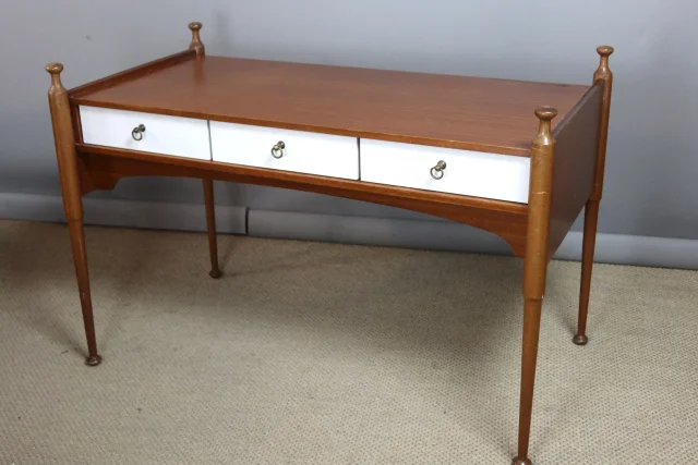 Bureau vintage et son fauteuil