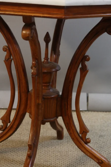 TABLE GUERIDON