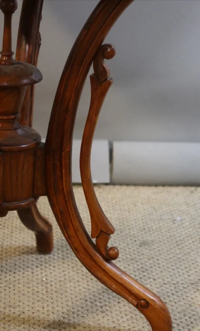 TABLE GUERIDON