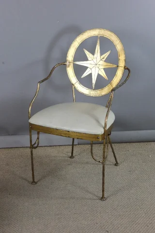 金箔のテーブルと椅子