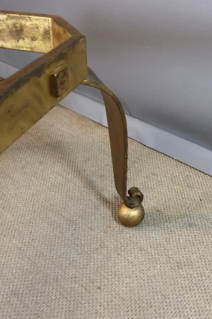 MESA Y SILLAS DORADAS