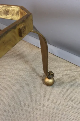 金箔のテーブルと椅子