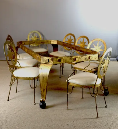 MESA Y SILLAS DORADAS