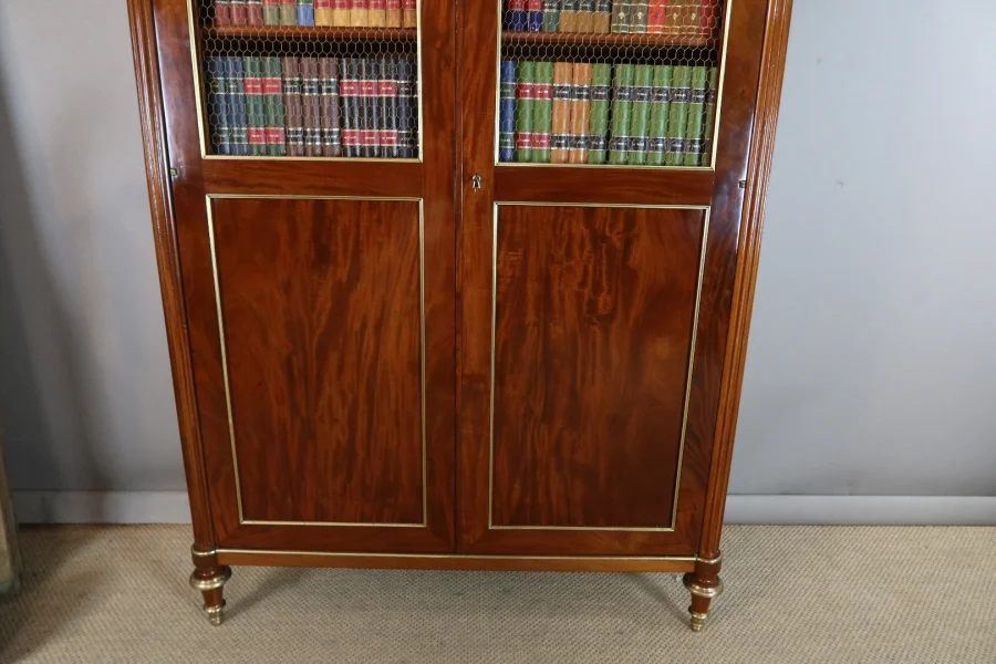 EARLY NINETEENTH CENTURY BOOKCASE