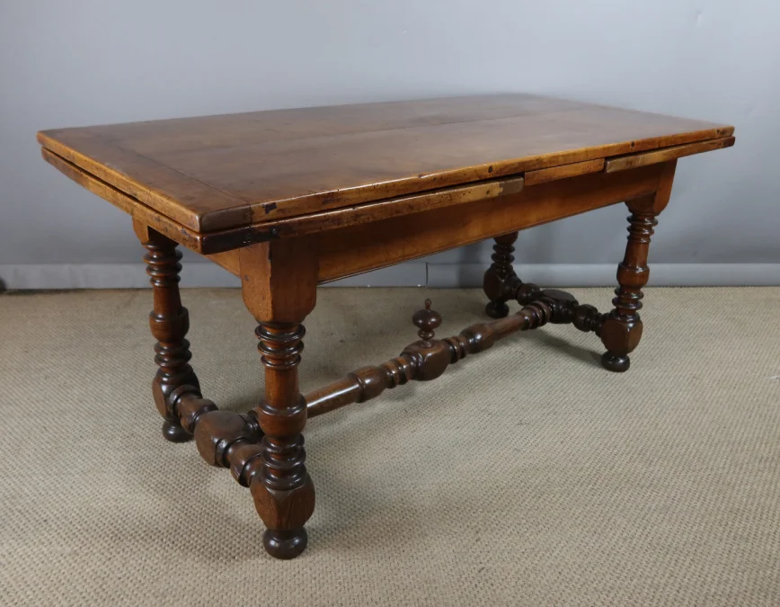 Table style Louis XIII à allonges
