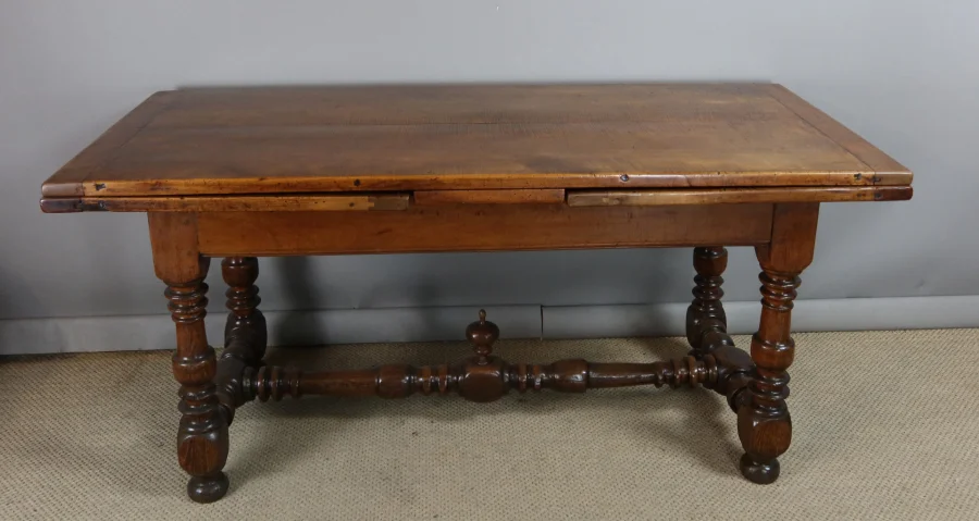 Table style Louis XIII à allonges