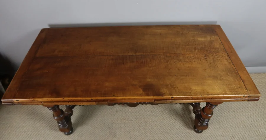 Table style Louis XIII à allonges