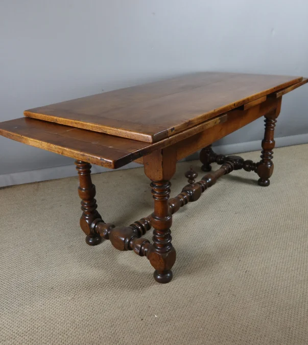 Table style Louis XIII à allonges