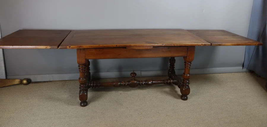 Table style Louis XIII à allonges