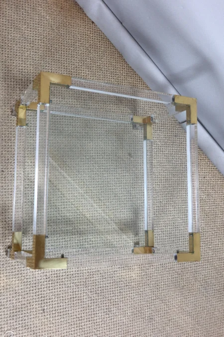 Table d'appoint de salon en plexiglas