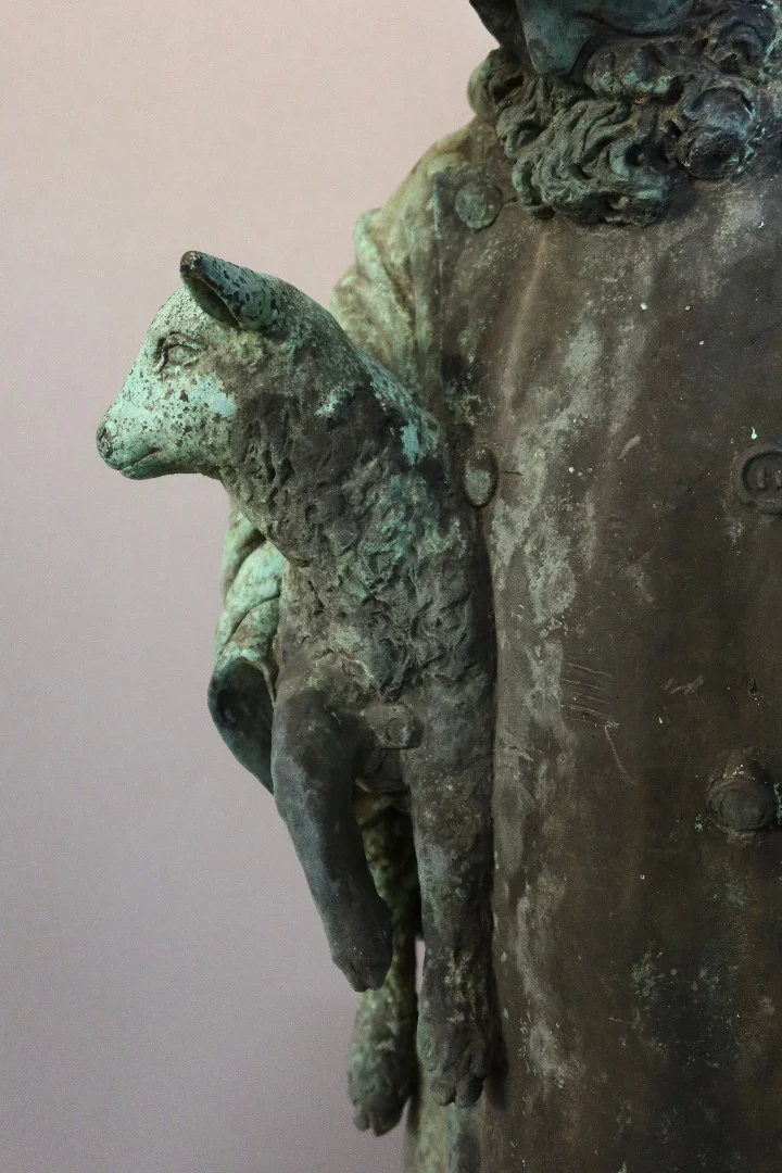 Sculpture en bronze "berger et son agneau" datée 1904 et signée
