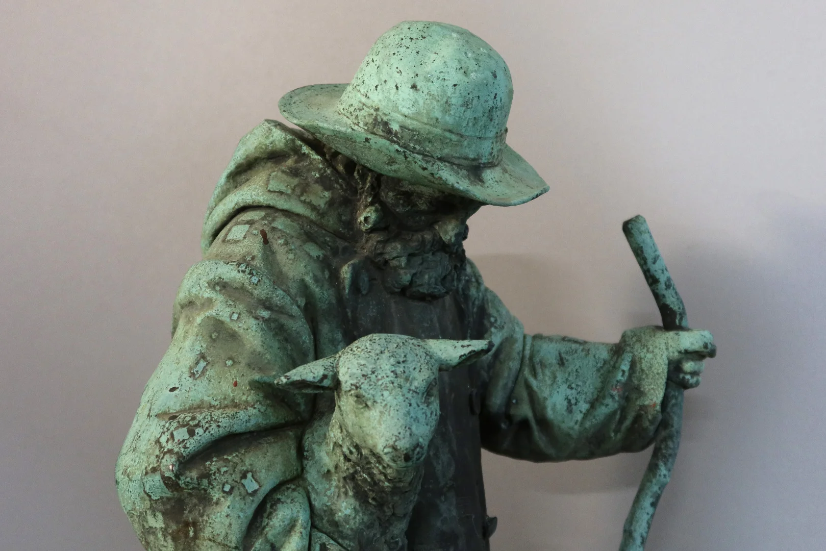 Sculpture en bronze "berger et son agneau" datée 1904 et signée