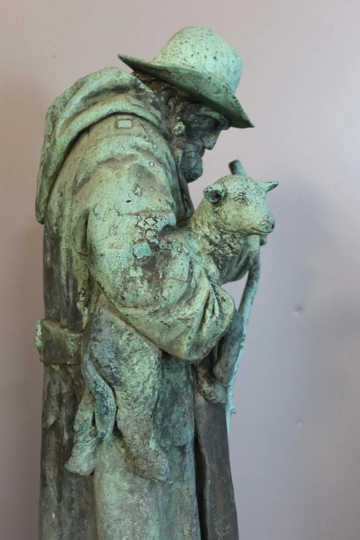 Sculpture en bronze "berger et son agneau" datée 1904 et signée